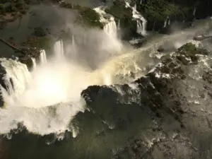 Viaje Completo Tour - Iguazu Falls, Mendoza, Buenos Aires